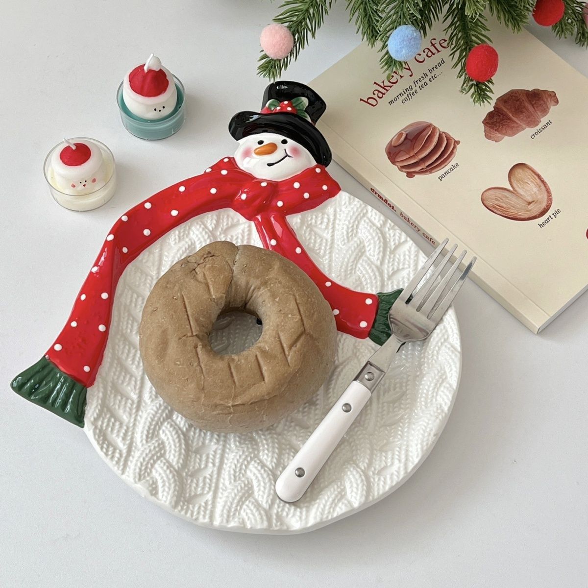 Christmas snowman plate, ceramic plate, atmospheric dessert plate, creative and cute Christmas gift.
